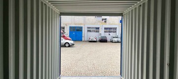 conteneur bleu sur plusieurs itinéraires, transport maritime, vente de conteneur maritime 20